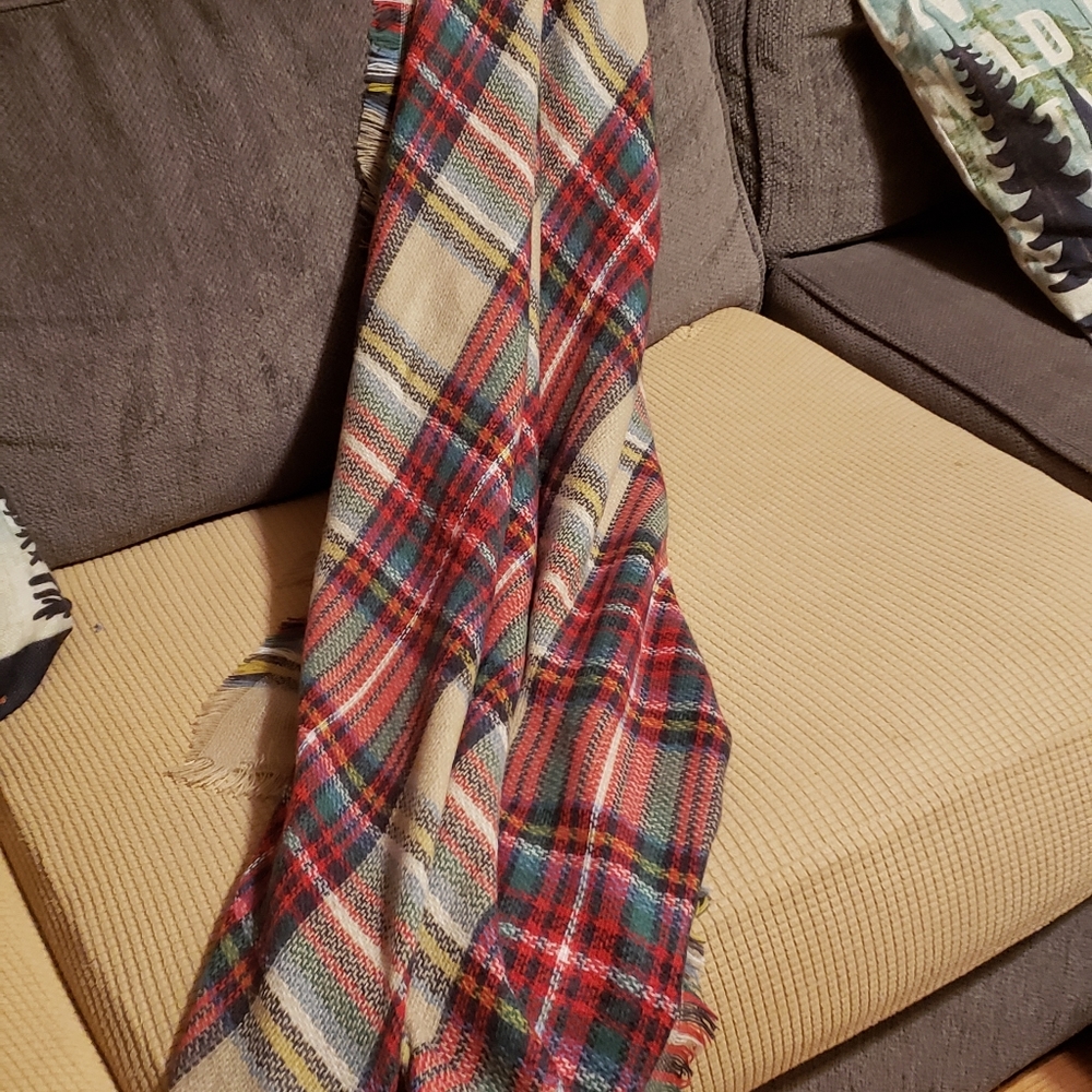 Beautiful new without tags winter blanket scarf
